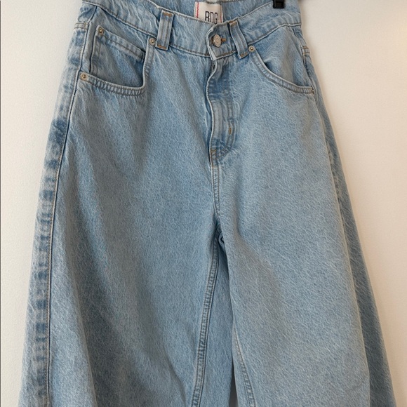 BDG Rih Extreme Barrel Mid Rise Light Blue Jeans, Sz 24 - Picture 2 of 11